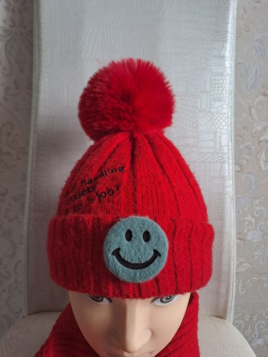 Шапка шарф красного цвета