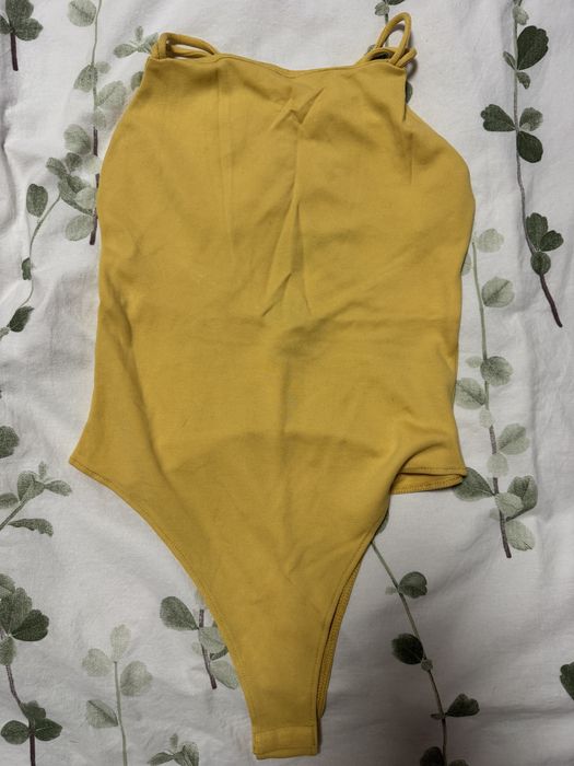 Бодита и топове H&M и Zara