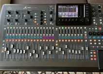 Behringer X32 full size,  mixer digital