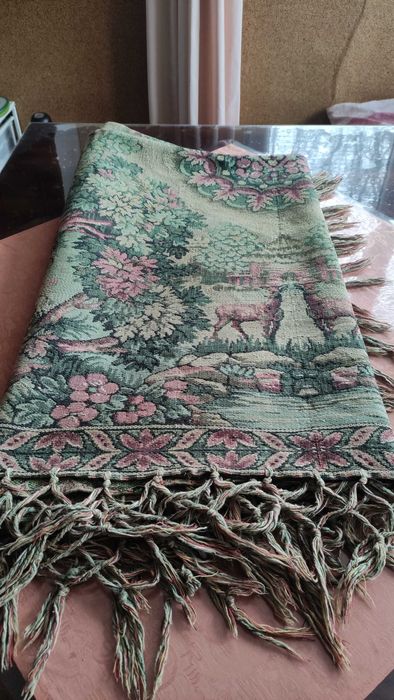 Тежка покривка за маса тъкана в жакардова техника