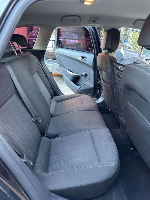 Opel Astra J Combi 2012