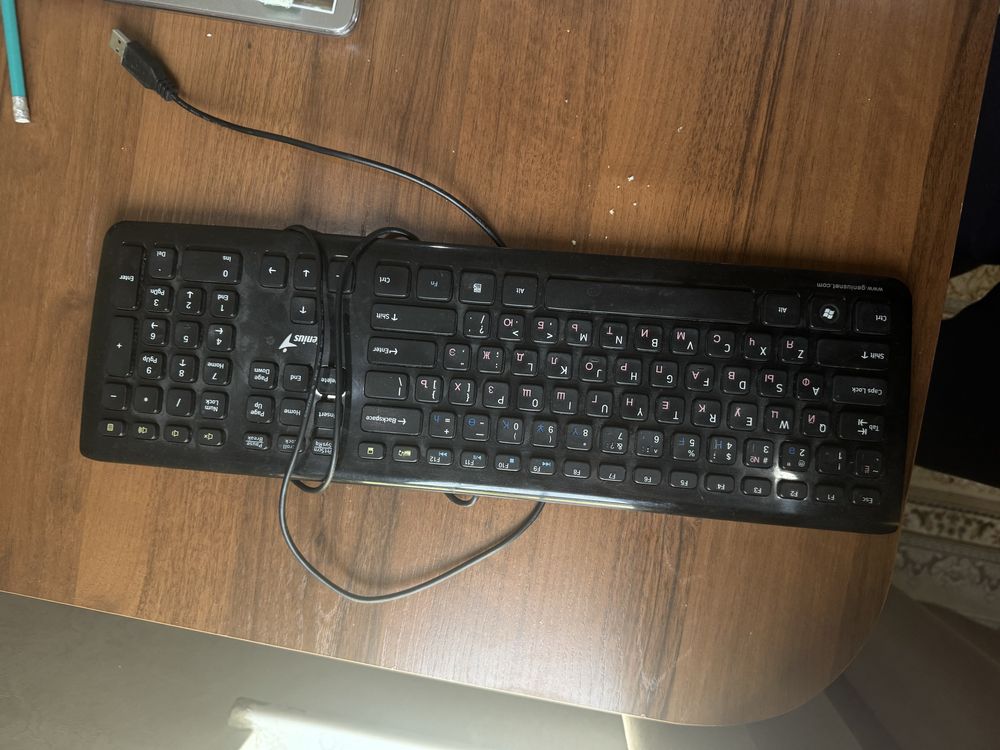 Монитор и клавиатура BenQ