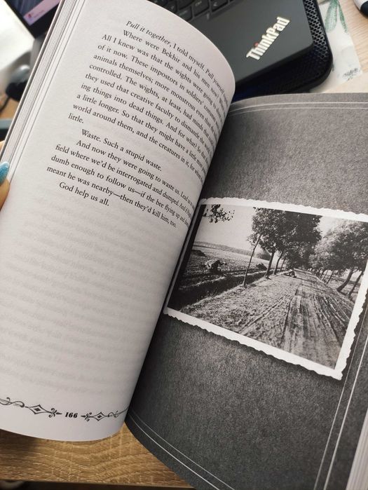 Трилогия Miss Peregrine's Home for Peculiar Children на английски език