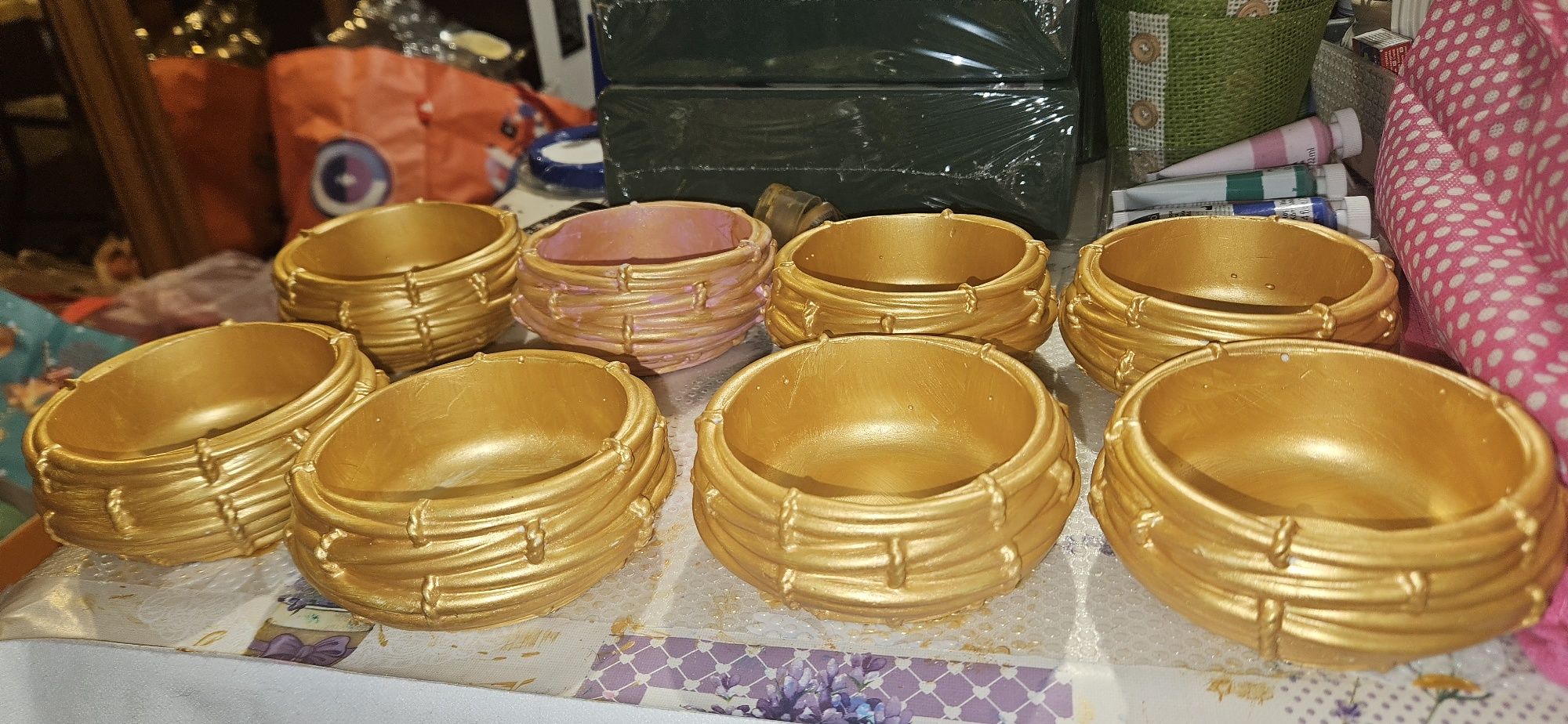 Ghivece din praf ceramic în doua mărimi realizate handmade