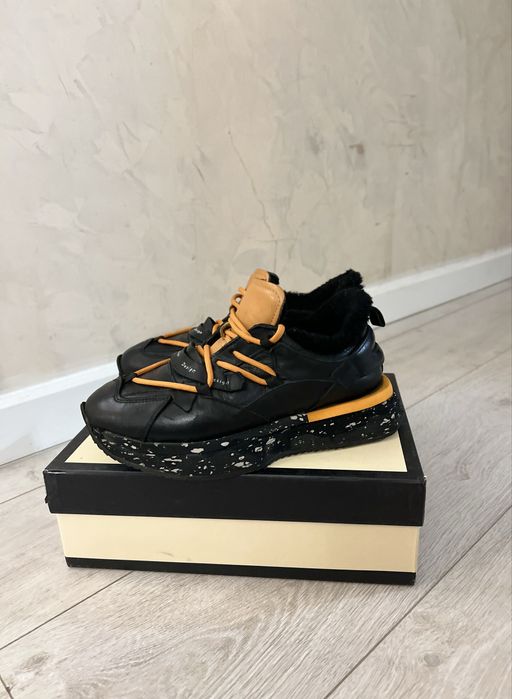 Срочно зимние кроссовки