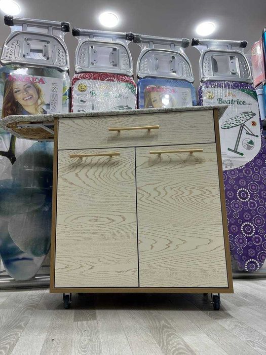 Гладильная доска+шкафчик. На роликах.