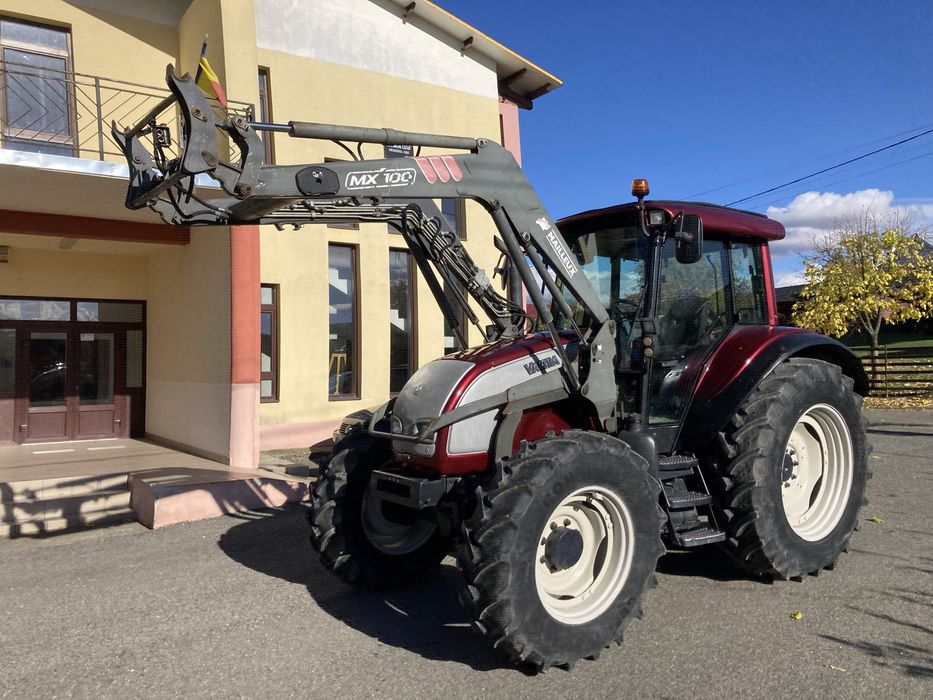 Tractor cu incarcator frontal Valtra