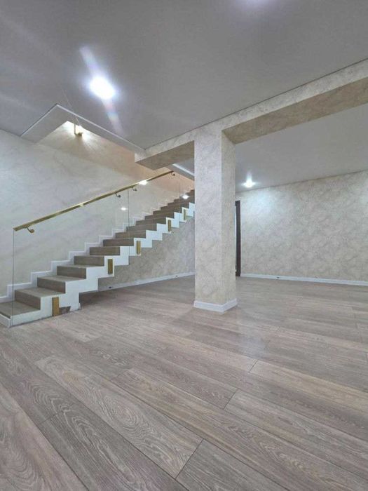 6 комнат 3 уровня Яккасарайский район.