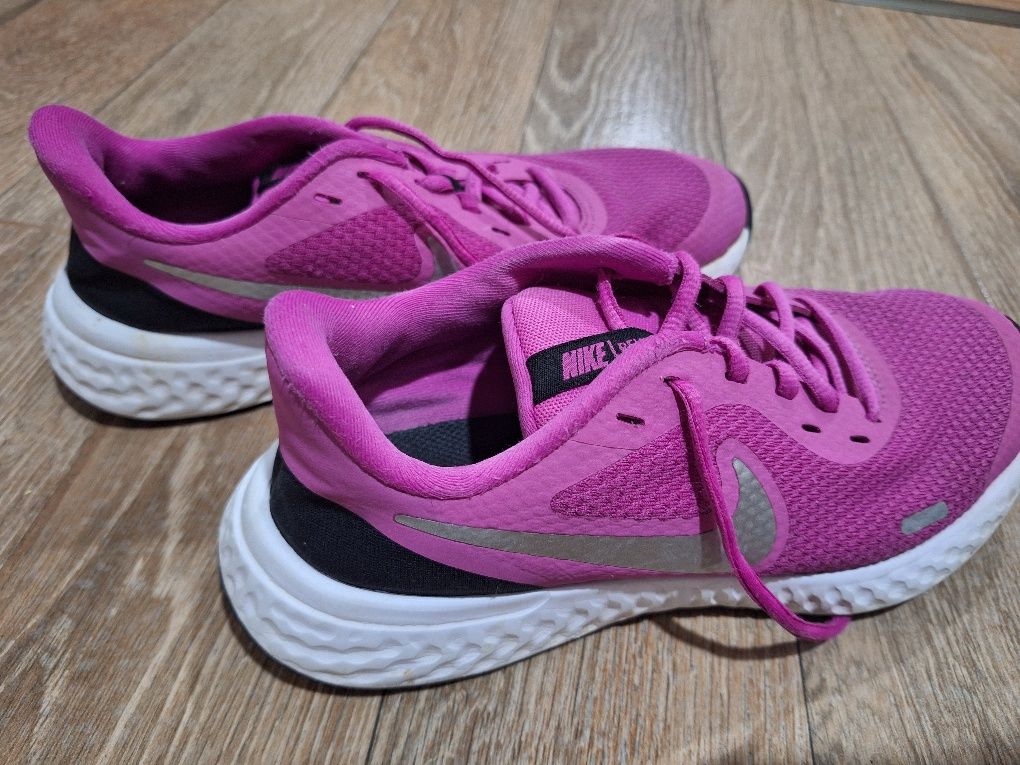 Дамски маратонки Nike