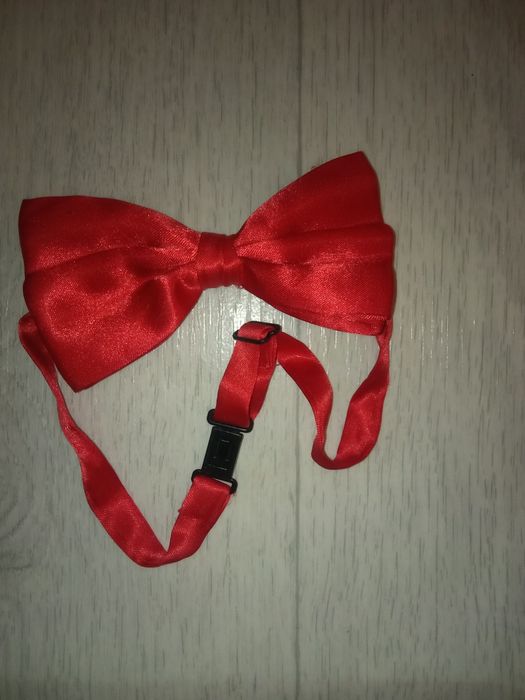 Детский бантик на шею  атласный красного цвета