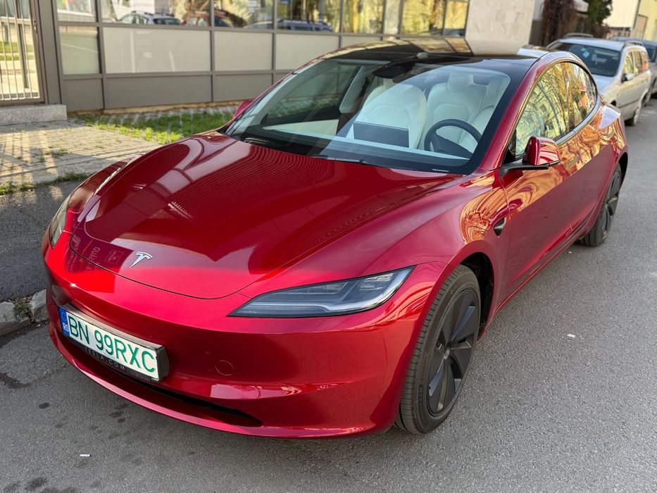 Tesla Model 3 Auto NOU 656 KM