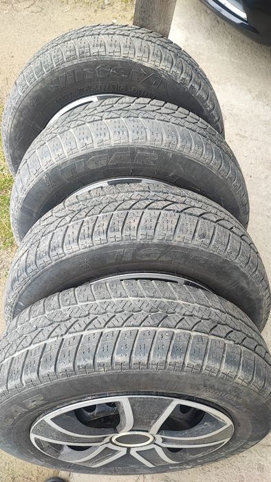 Vând anvelope de iarna + jante tabla 15
