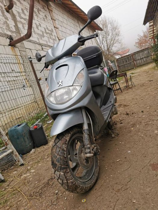 Vând scuter Peugeot