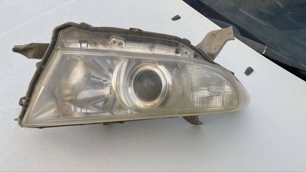 Фара левый от тайота хайлендер