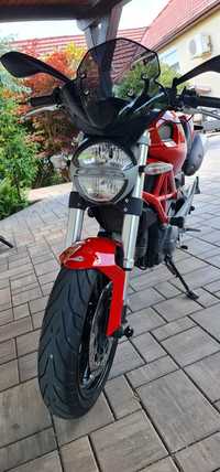 Ducati monster 696