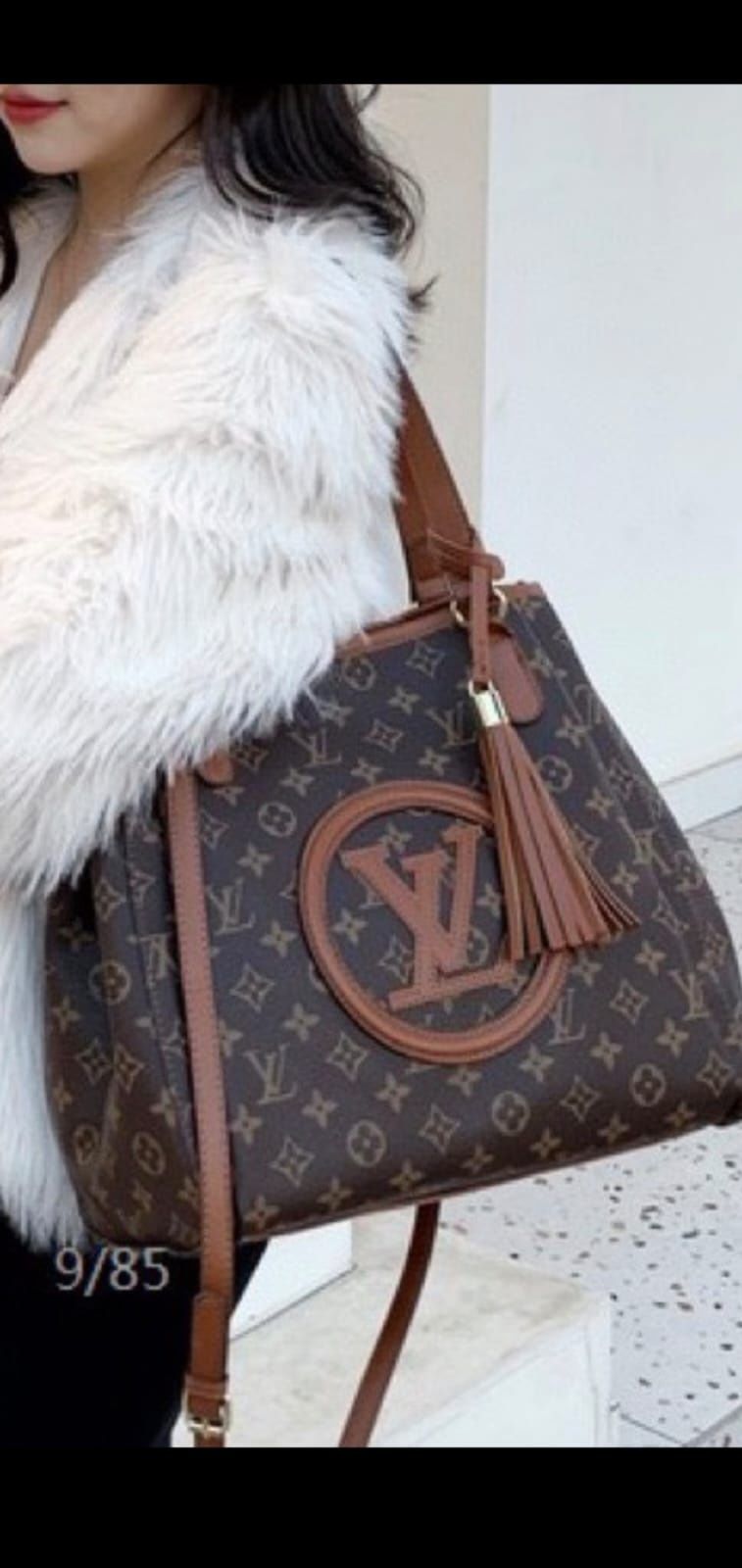 Geantă Louis Vuitton model 2024