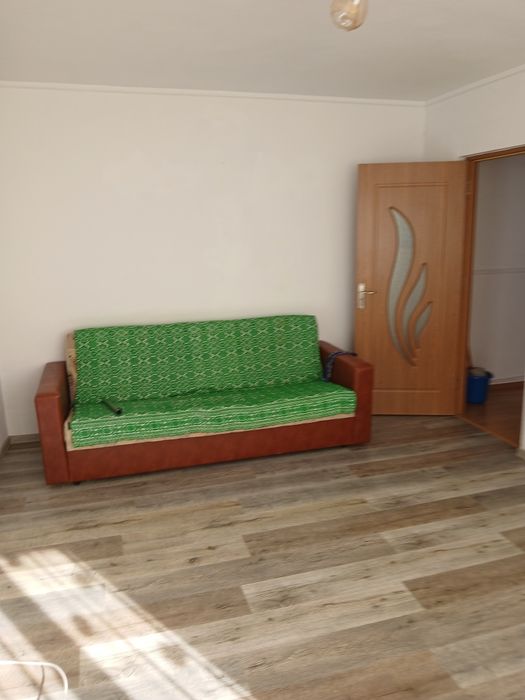 Închiriez apartament