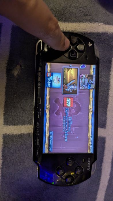 Psp 2000 состояние отличное батарея держит 4-5 часов