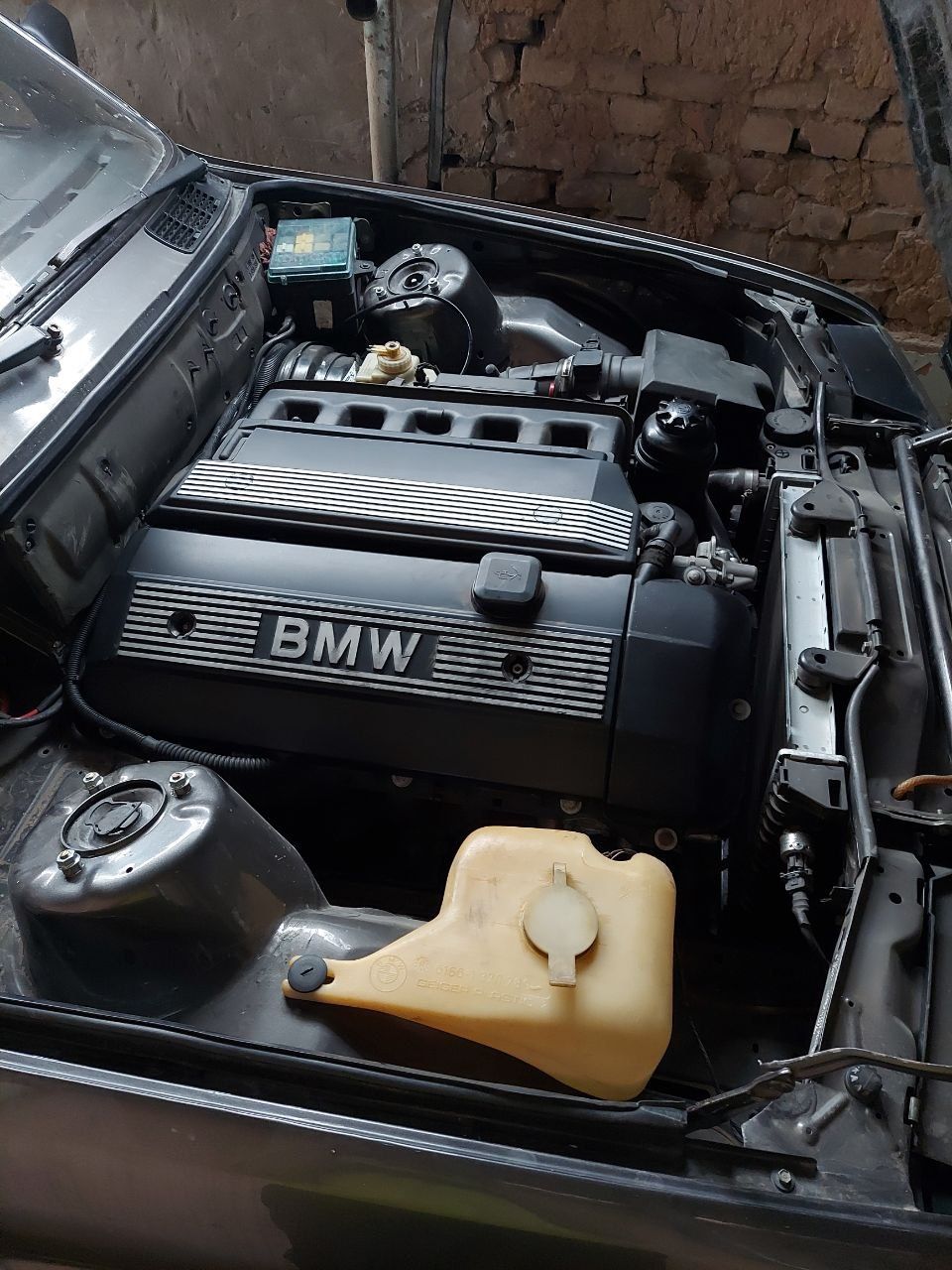 Продам BMW e30 1984 года