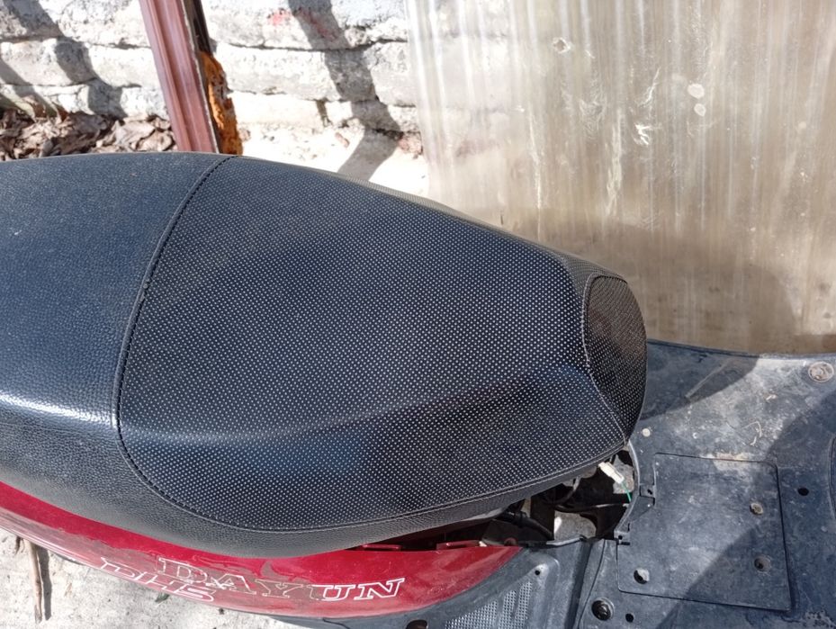 Vând scuter fără zgârieturi