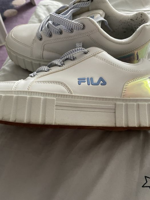 Vind Adidas de femei