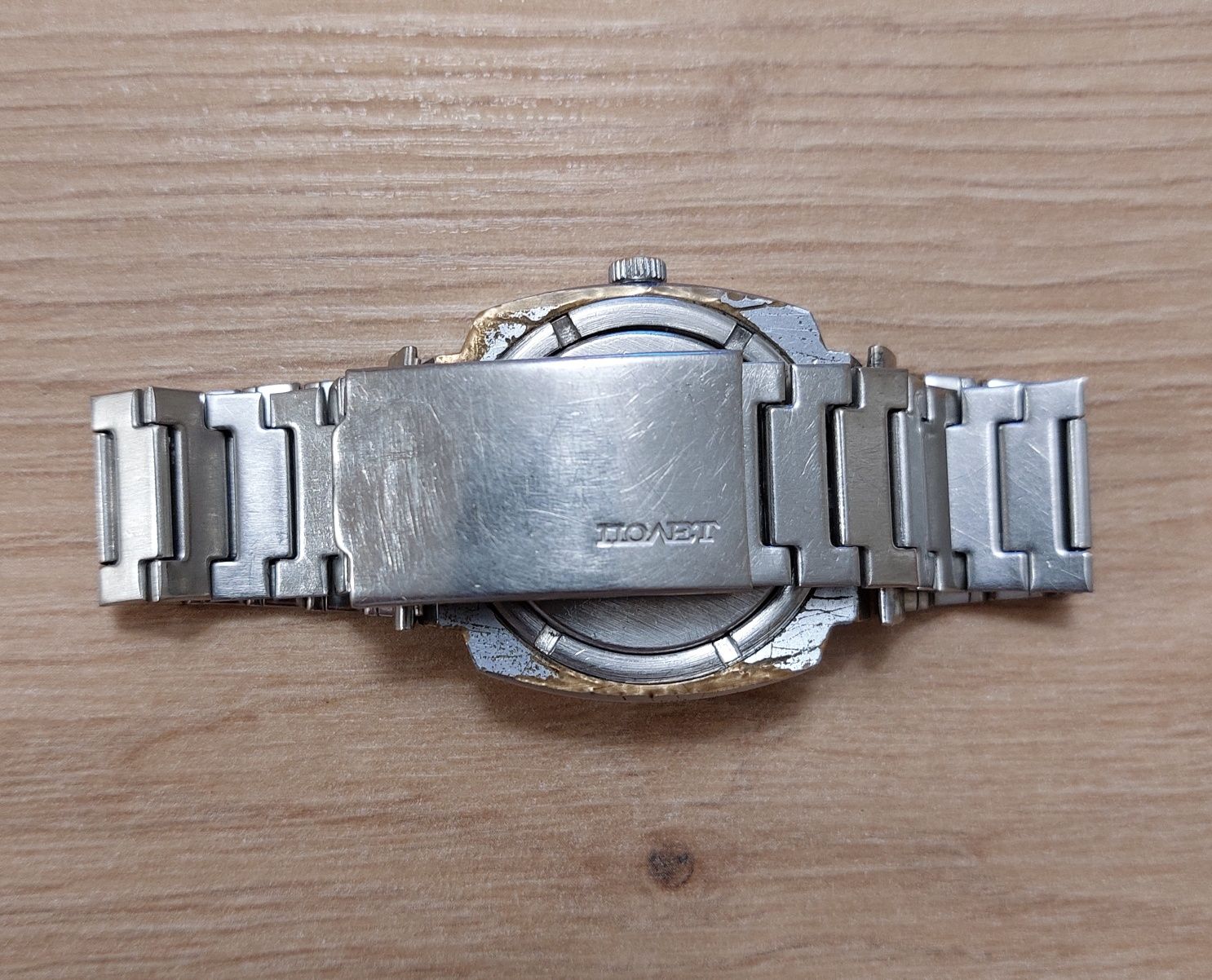 Ръчни часовници POLJOT и SEIKO.