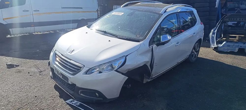 Dezmembrari / Dezmembrez Peugeot 2008 1.6 DV6C cutie viteze manuală 6 trepte start-stop cod culoare KWE - VOPSEA ALB SIDEFAT