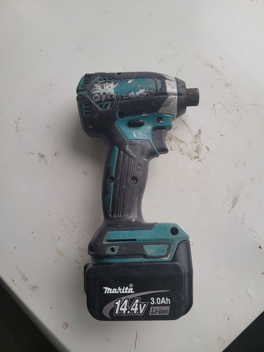 Corp Makita DTD153 impact trecuta de prima tinerete
Se poate pune cu v