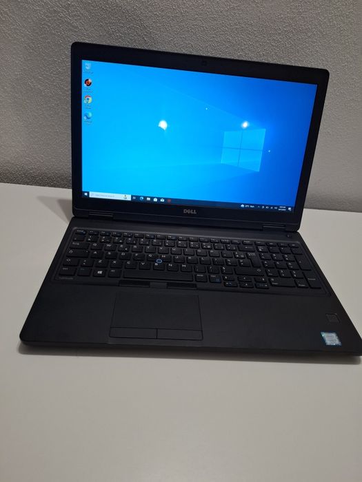 Laptop Dell cu touchscreen si i5 gen7 , ssd , diagonala 15.6inch