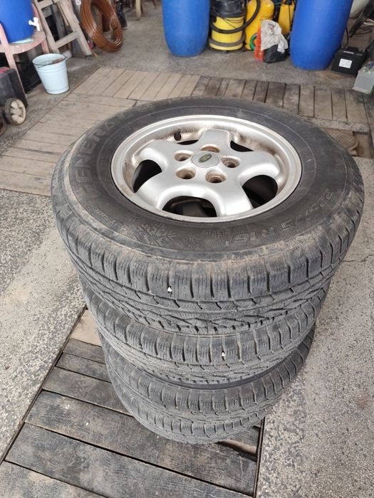 Джанти с зимни гуми 225/75/16
