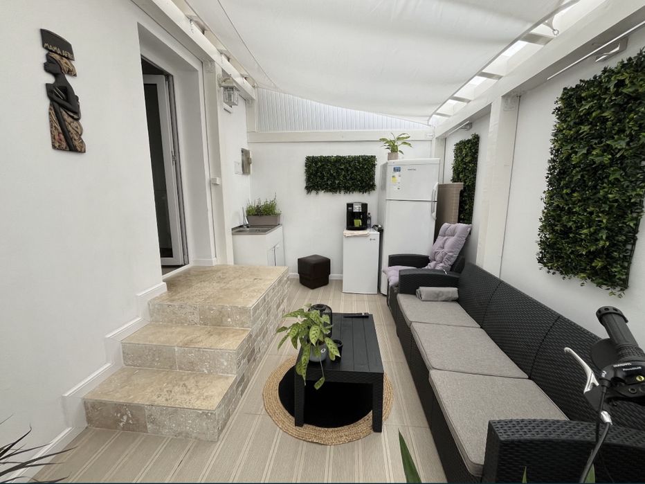 Vila la mare / afacere, P+1+M , 5 bai proprii , curte pavata , foisor