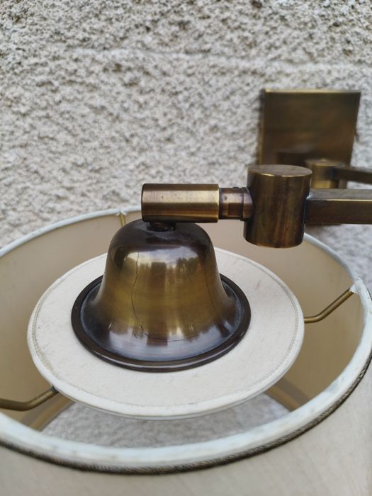 АНТИКВАРНА месингова стенна лампа с двойно чупещо се рамо