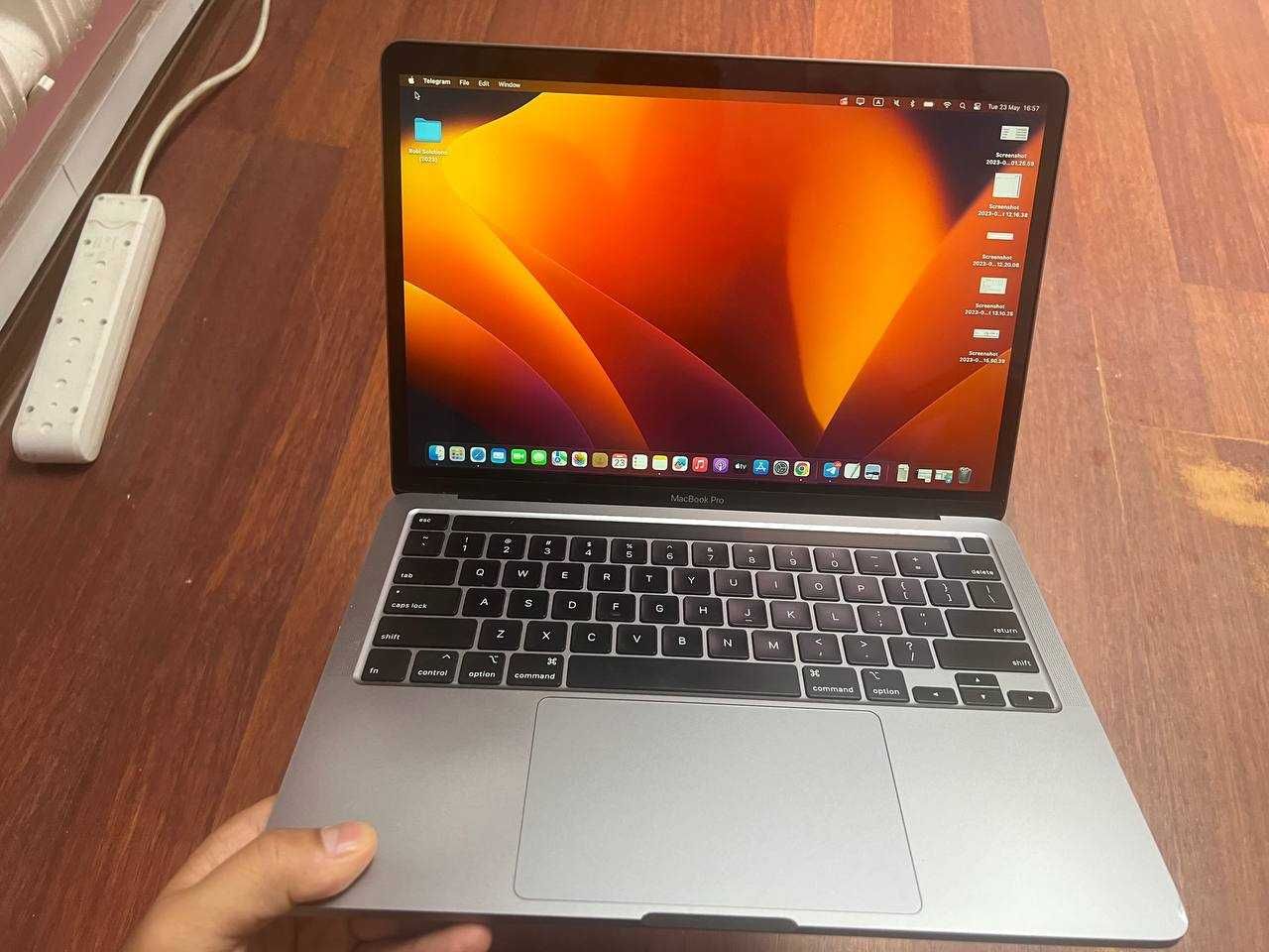 MacBook Pro (13-inch, 2020, Four Thunderbolt 3 ports)