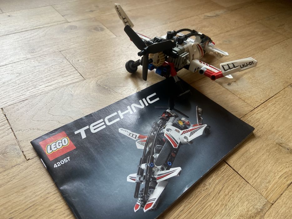 Lego Technic 42057 самолет