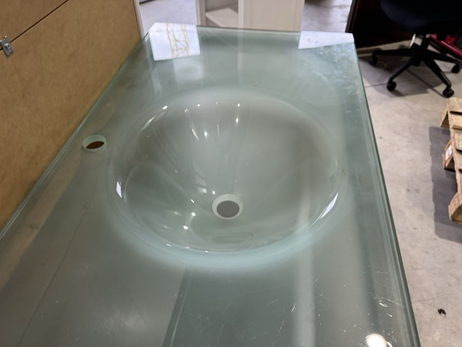 Луксозен шкаф с мивка и смесител HomeSense