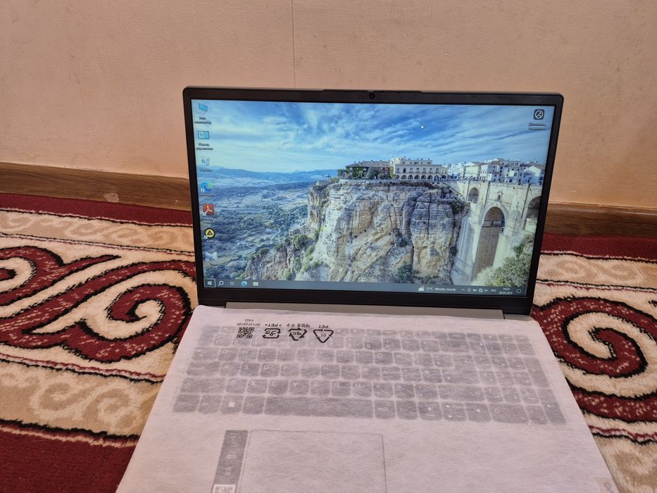 Ноутбук продам новый  lenova