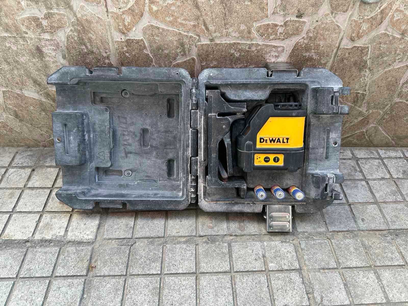 Линеен лазерен нивелир DeWALT DW088, 15 м, 0.3 мм/м
