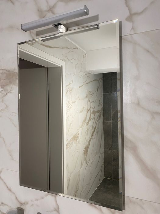 Oglinda baie 50x70 cm + lampa LED (noi, nefolosite)