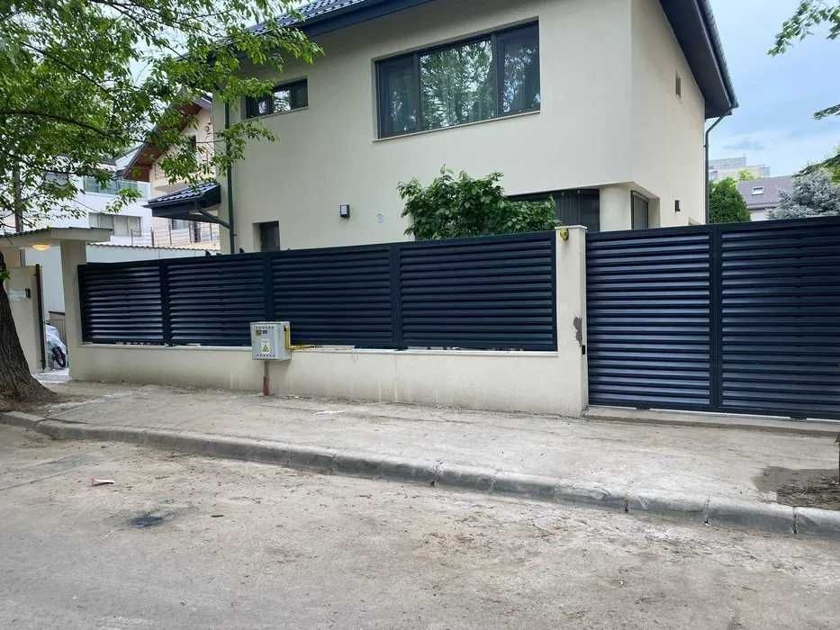 Construim la comanda dvs. garduri si porti din:
- panouri stil jaluzea