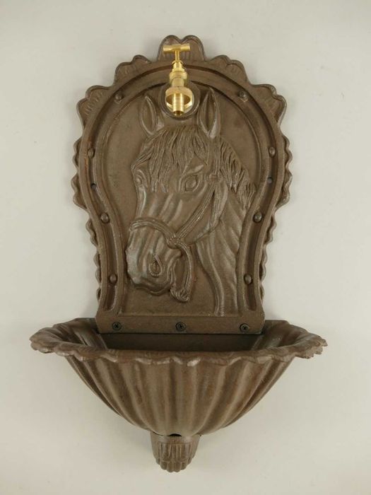 Fantana gradina, aluminiu, verde lucios, robinet din alama