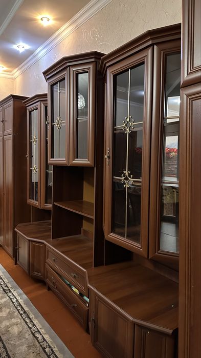 Продам срочно  стенку сервант