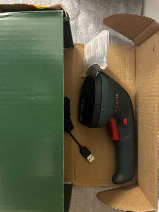 Bosch EasyShear Foarfece de taiat iarba pe acumulator