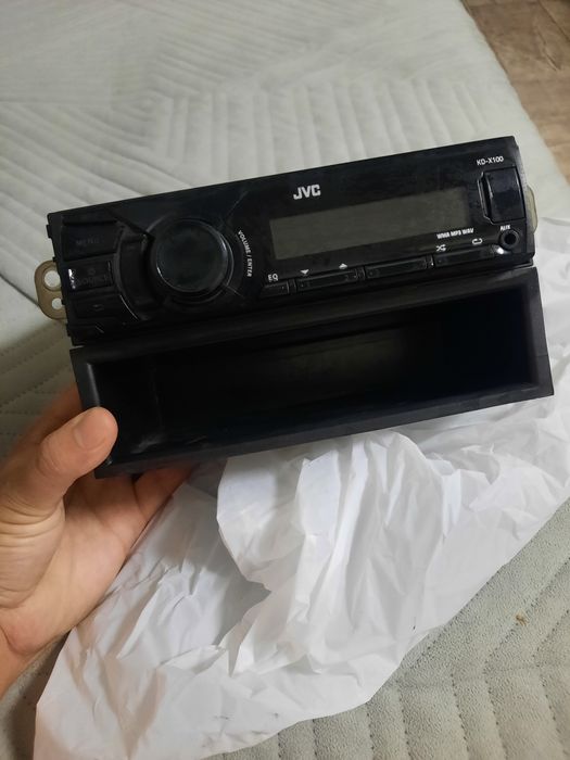 Продам магнитолу для машины 10000