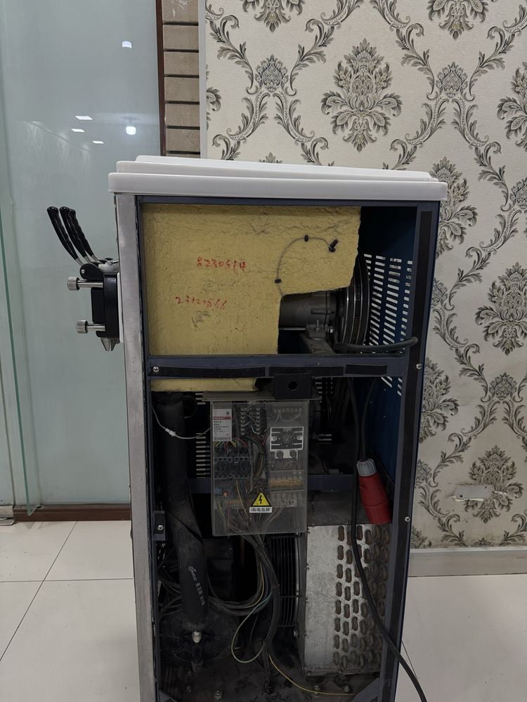 Frigomat frizer muzqaymoq aparati sotiladi