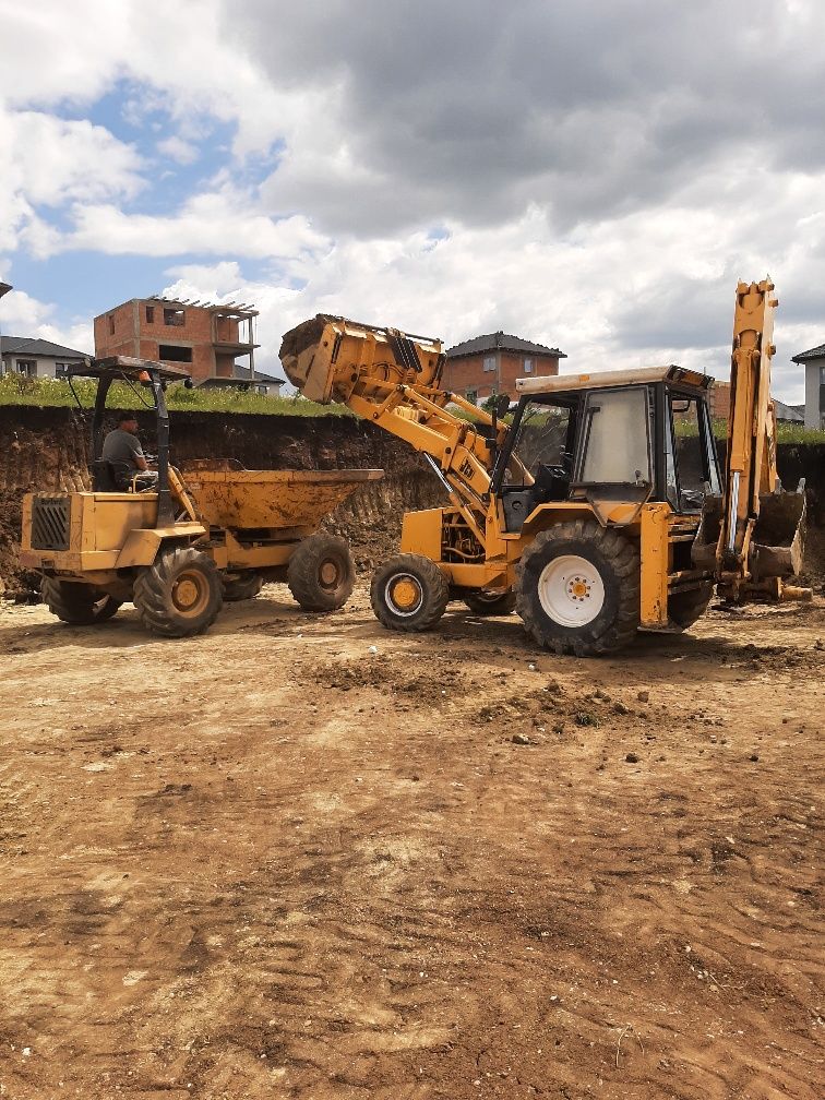 Execut lucrari cu Buldoexcavatorul