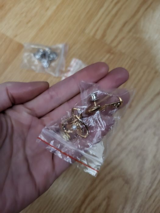 Nasturi pentru a stramta hainele!