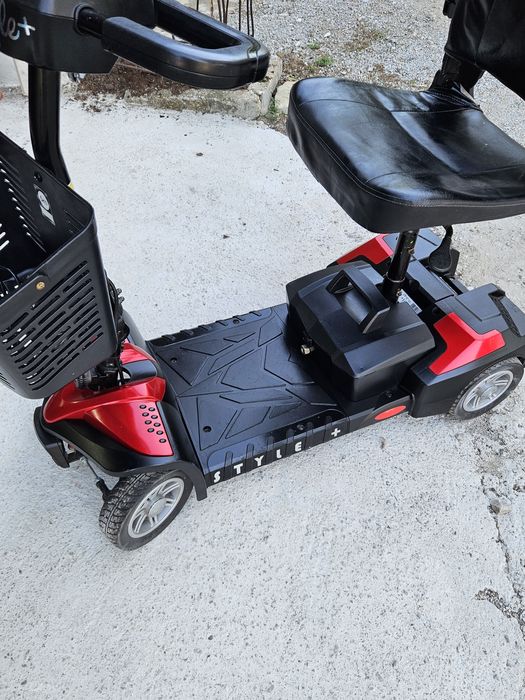 Електрически скутер за трудно подвижни хора и инвалиди