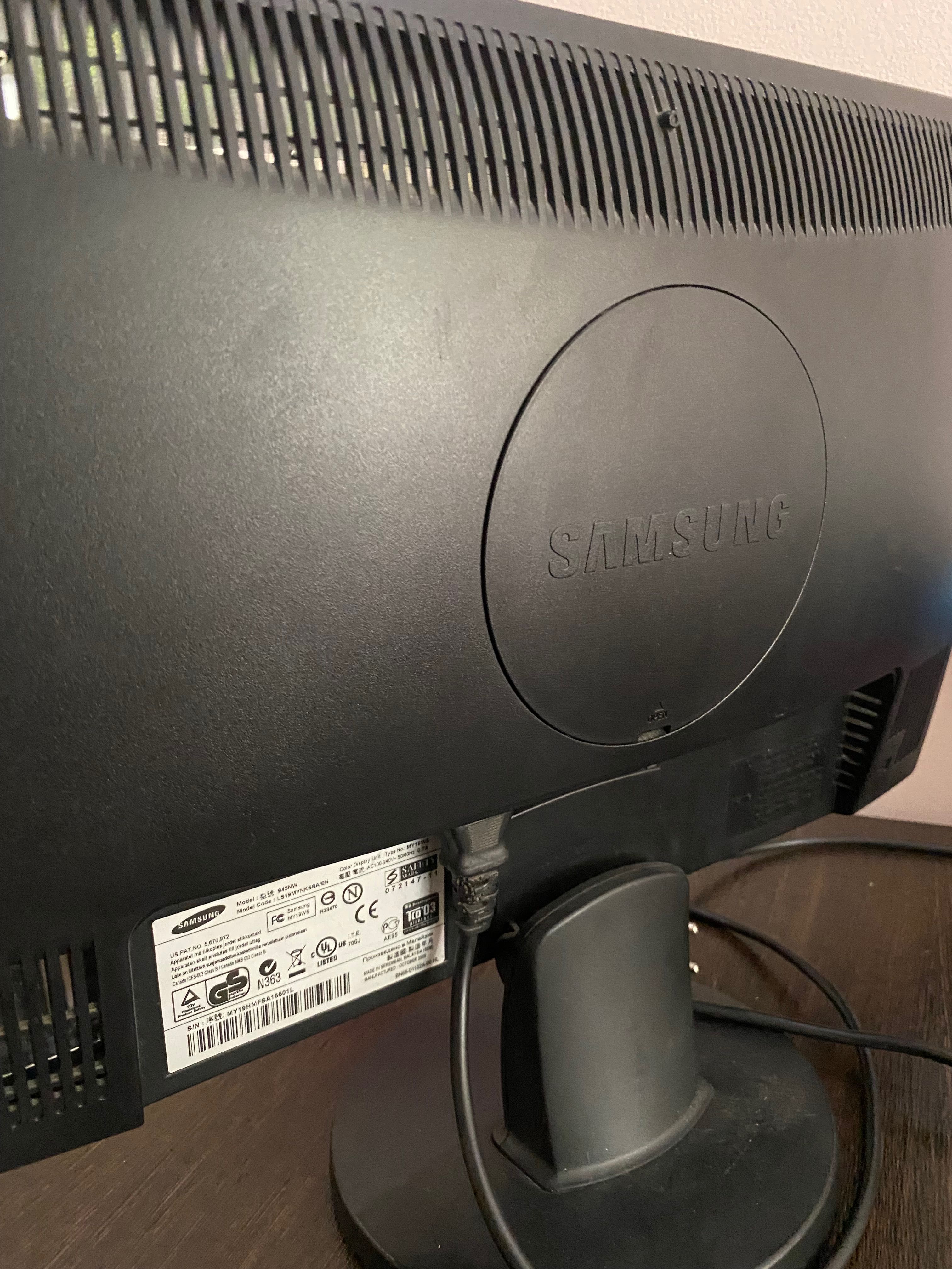 Монитор SAMSUNG SyncMaster 943