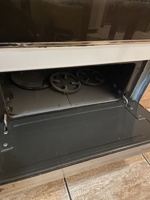 Vind aragaz cu hotă stare bună.