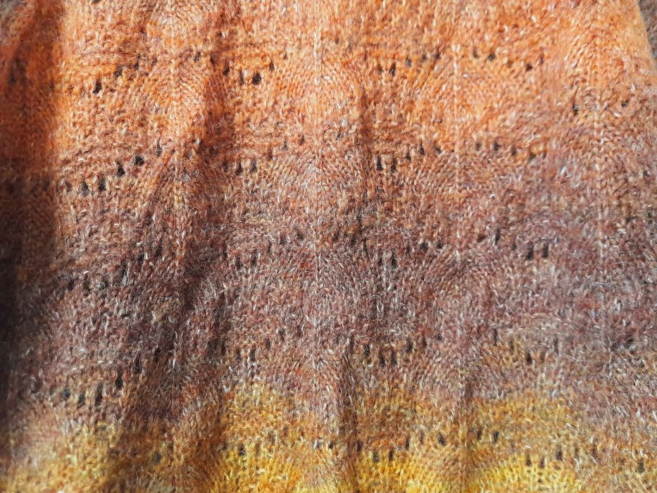 Pulover tricotat manual pentru damă